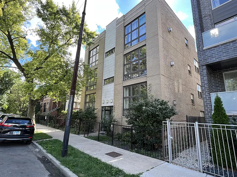 1844 N California Ave — Photo 30