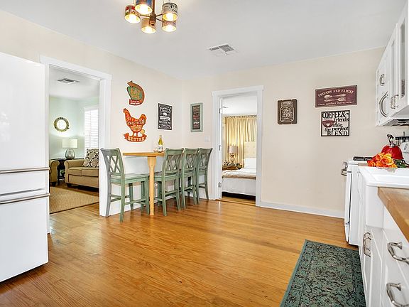 4th image of 308 E Burbank St