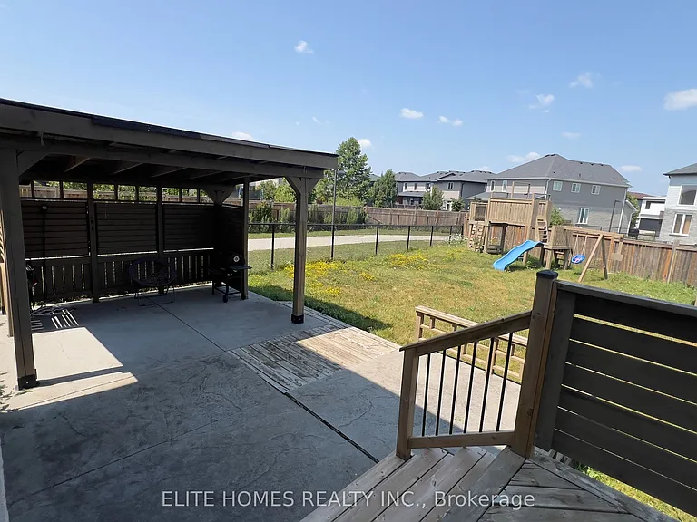 1942 Foxridge Cres — Photo 19