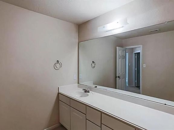 5th image of 18103 Dardanelles Ct