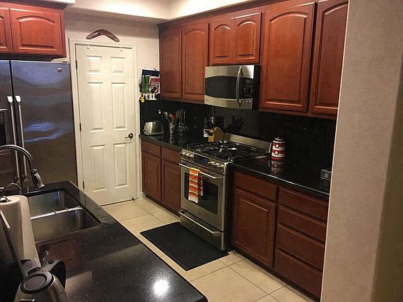 Fully resourced Kitchen with GE appliances