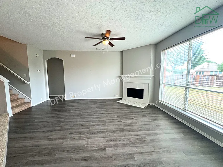 2805 Crater Lake Ln — Photo 2