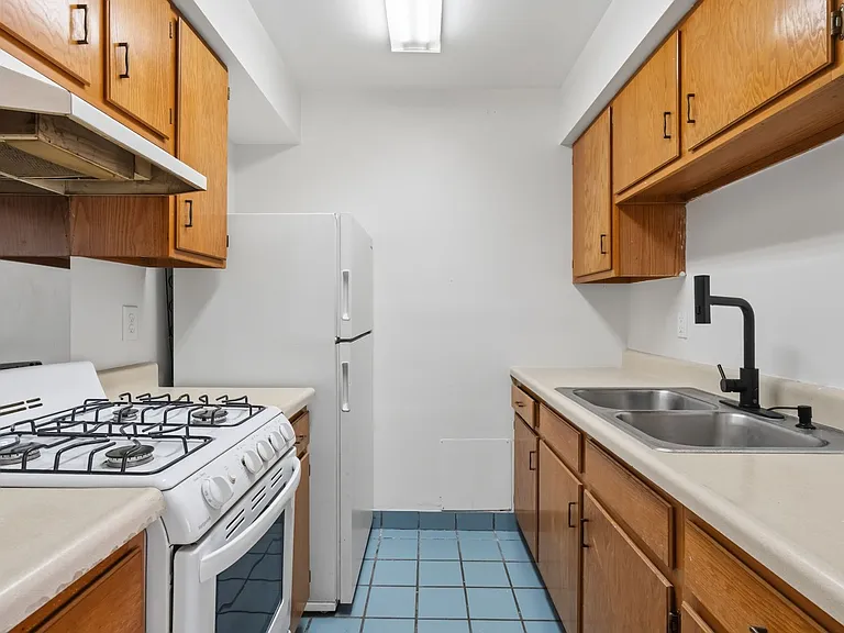 Wilson School Apartments — Photo 14