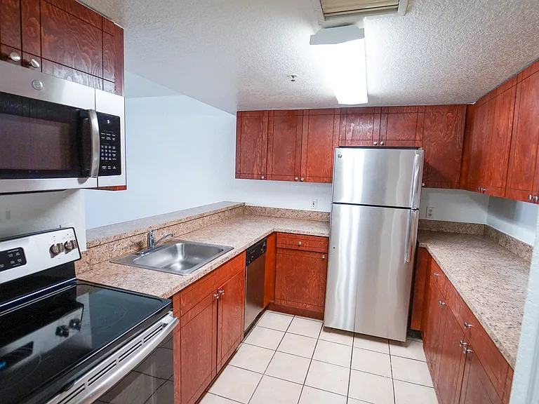 Mariner's Cove Apartments — Photo 9