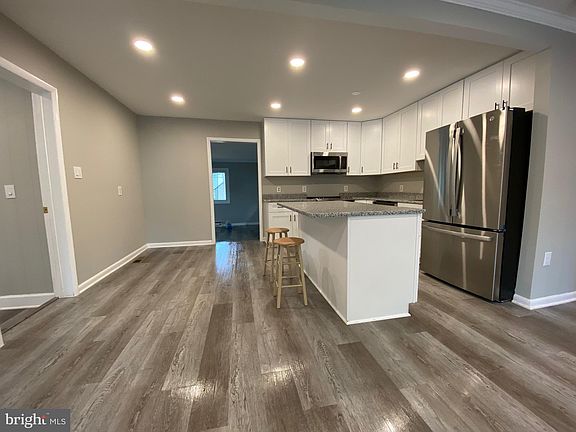 3rd image of 4206 Fairglen Dr