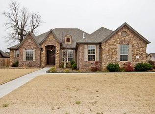 5605 S 46th St, Rogers, AR 72758