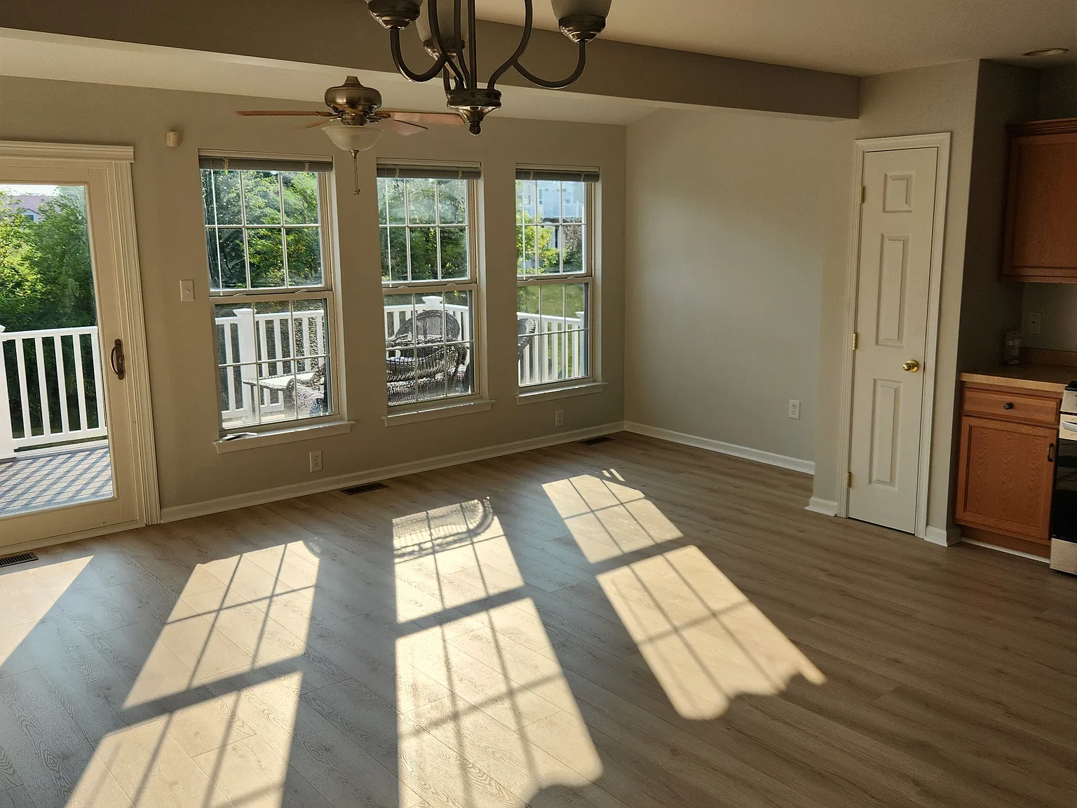 3 bed, 2.5 bath, 1592 sqft, $1,850 — Photo 2