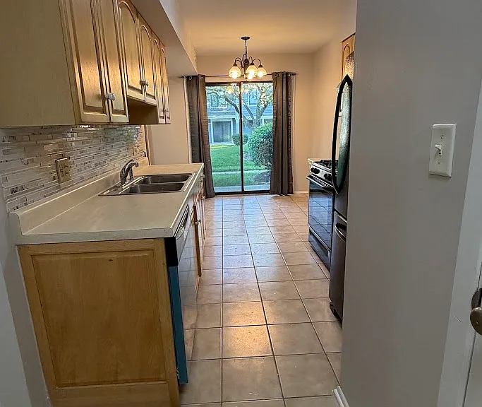 1005 Cleveland Ct #33 — Photo 6