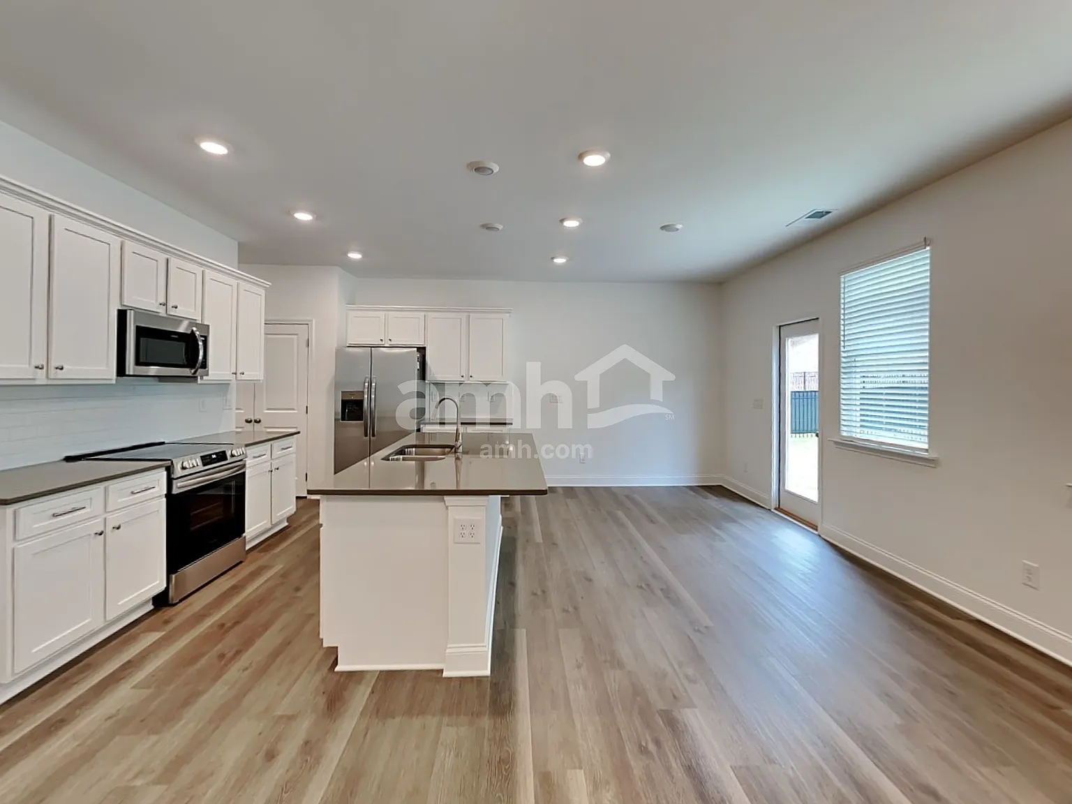 4 bed, 2.5 bath, 2098 sqft, $2,490 — Photo 4