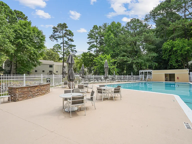 Regency Park Apartment Homes — Photo 46
