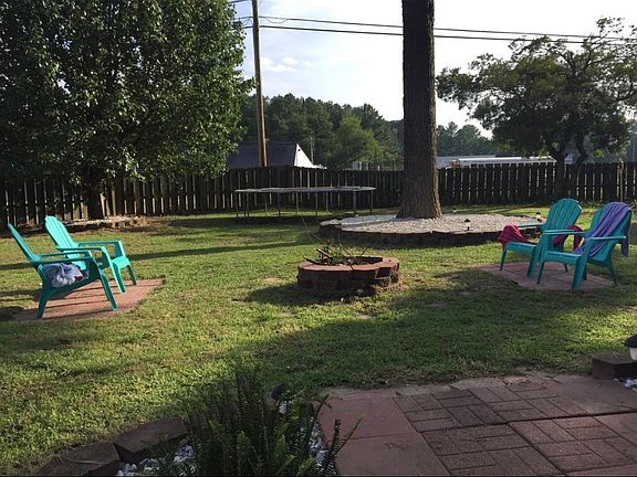 Fenced in back yard!