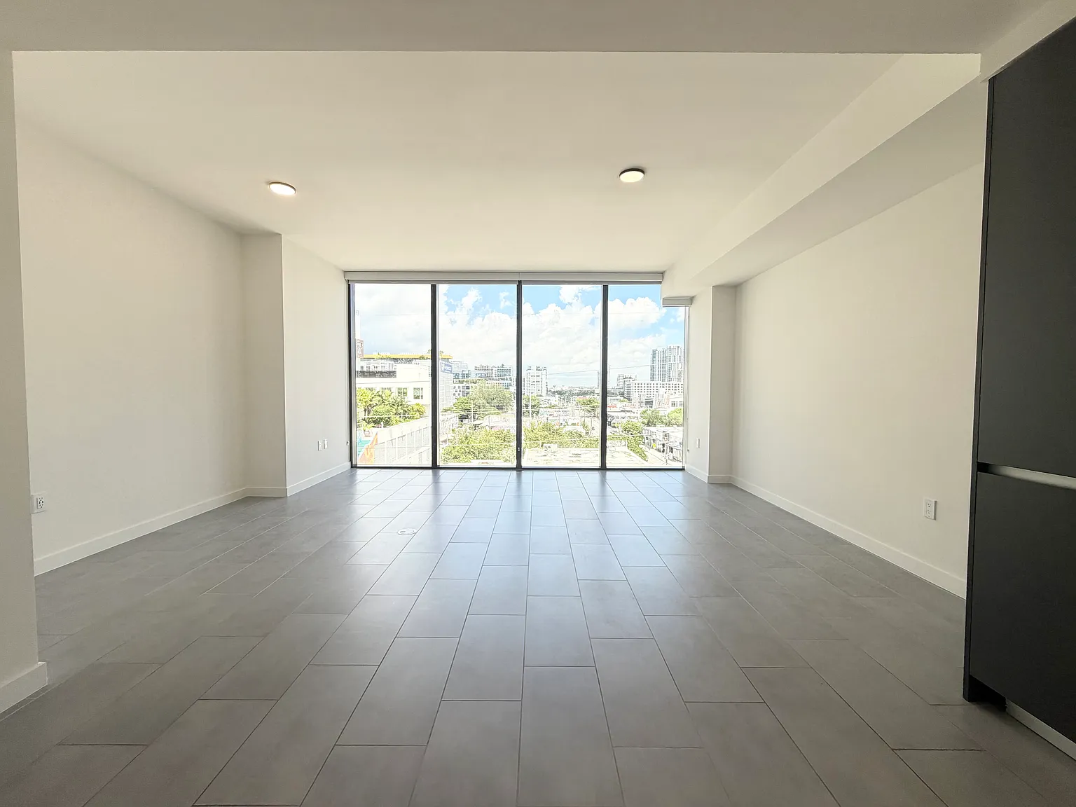 Studio, 550 sqft, $2,250 — Photo 2