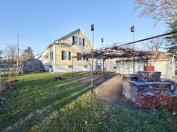 5th image of 12 Glenwood Ave
