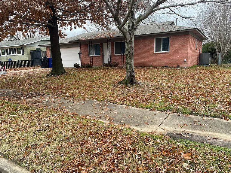 413 S Hickory Ave — Photo 3