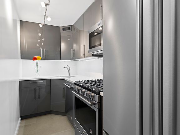 3rd image of 186 W 80th St APT 8A