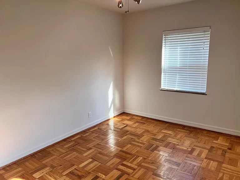 2750 Linshaw — Photo 23
