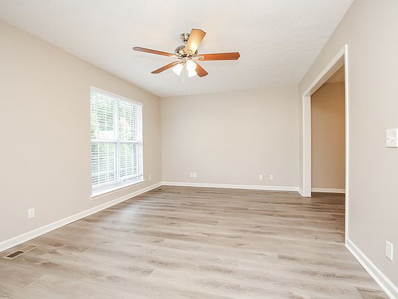 4th image of 112 Township Ct