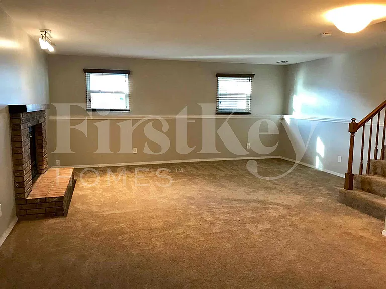 1037 Pegasus Cir — Photo 6