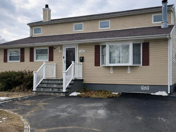 (undisclosed Address), Bay Shore, NY 11706