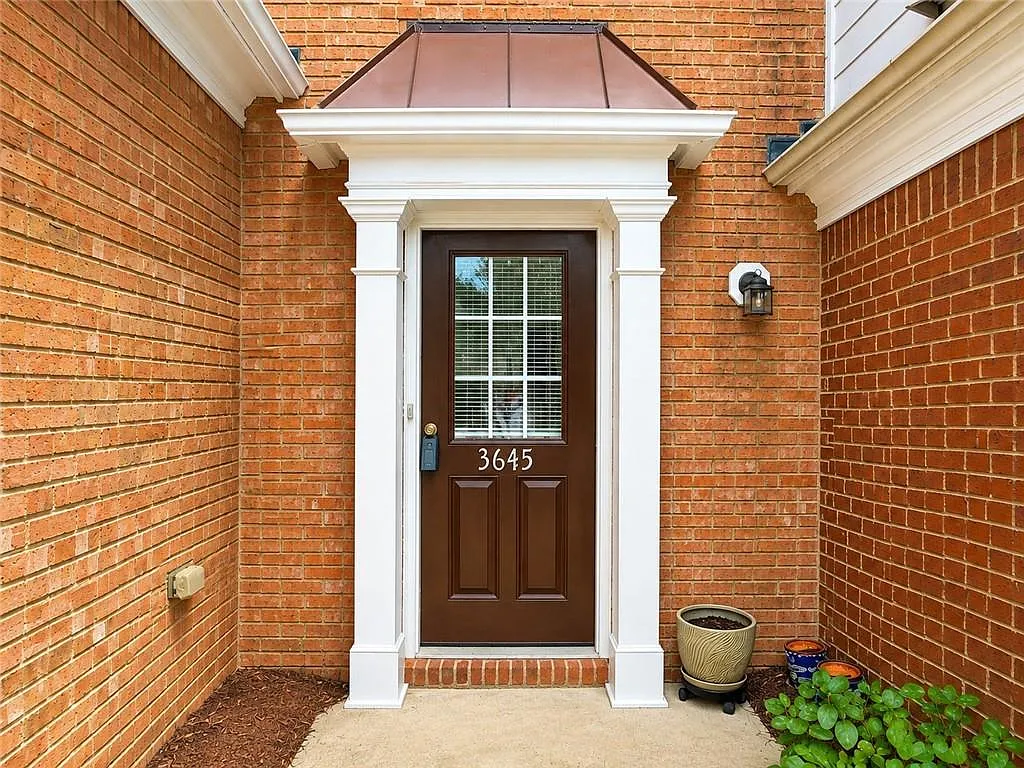 3 bed, 2.5 bath, 1615 sqft, $2,200 — Photo 2
