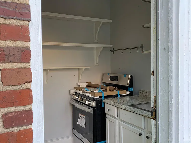 1009 1/2 King St — Photo 10