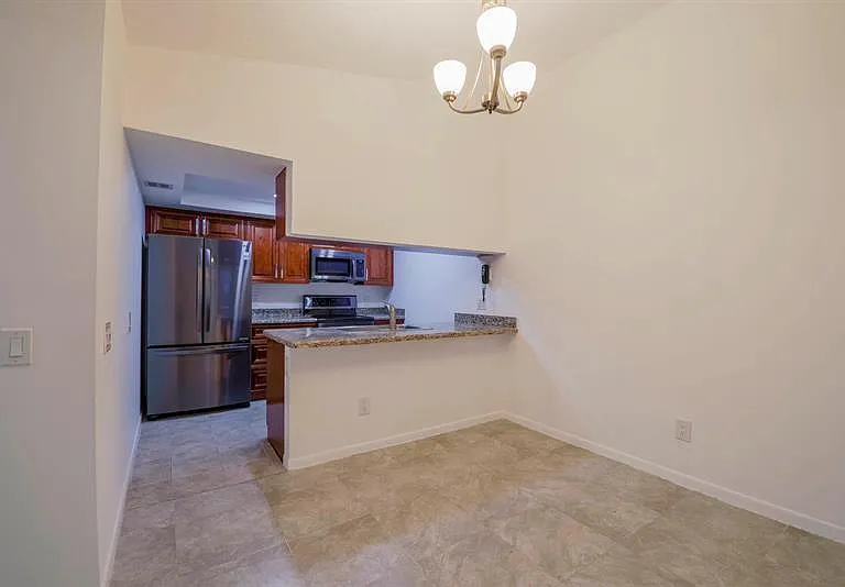 661 Waterside Dr — Photo 2
