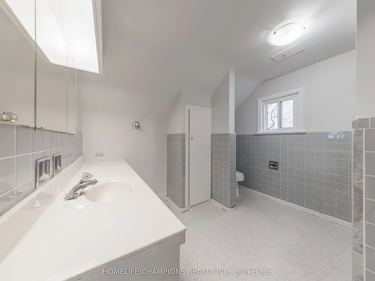 44 Marydon Cres — Photo 12