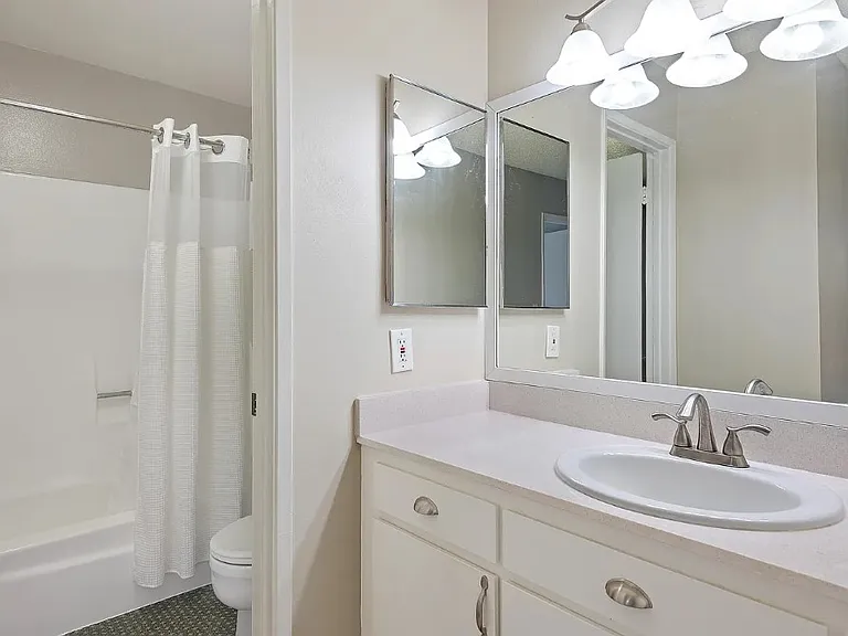 5512 Armitos Ave #34 — Photo 16