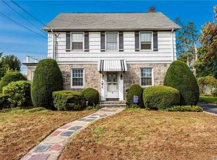 2 Howard St, Hicksville, NY 11801