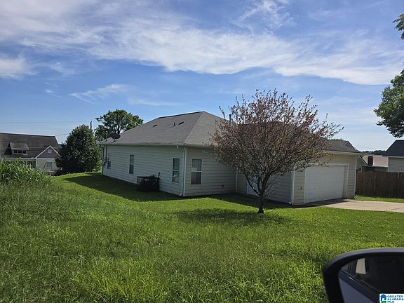 5th image of 1020 Trilby St