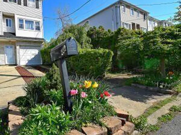 222 Hett Ave, Staten Island, NY 10306