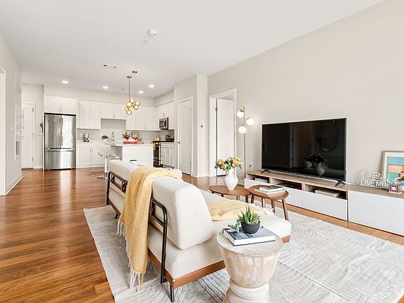 5th image of 3531 Washington St #421