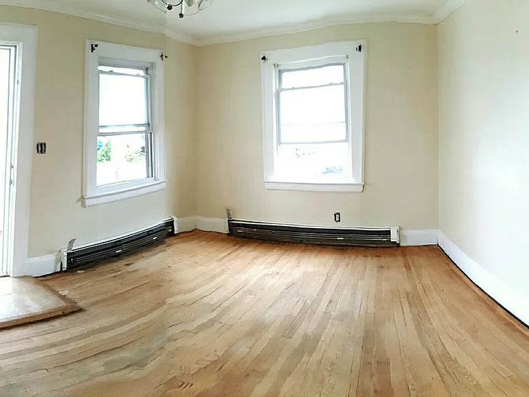 Highland Ave — Photo 19