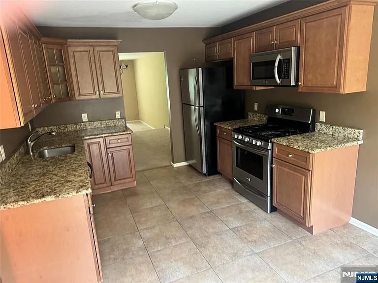 244 Butternut Dr — Photo 7
