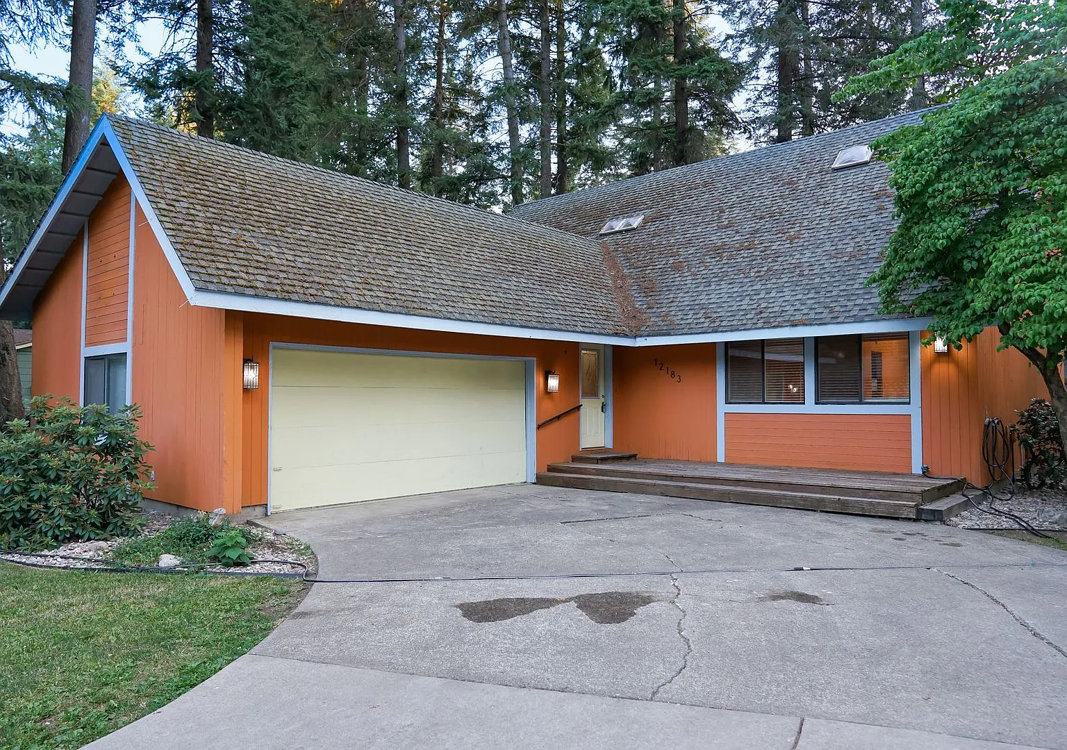 4 Bedroom home tucked away in Hayden — Photo 1