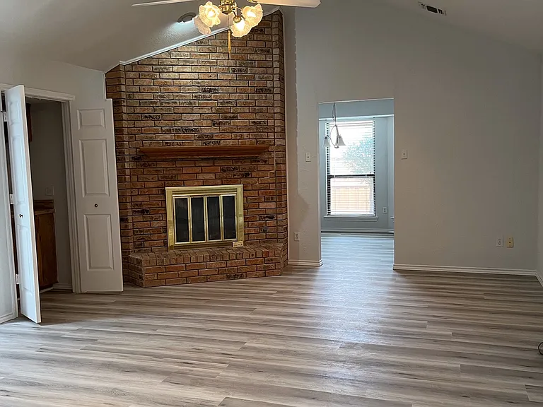 1225 Stonewall St — Photo 2
