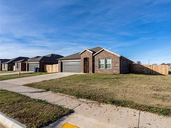2nd image of 601 Cattleman Ln