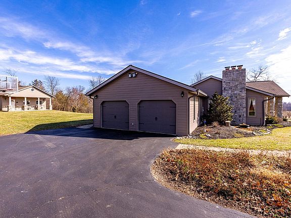 3rd image of 1634 Hine Rd