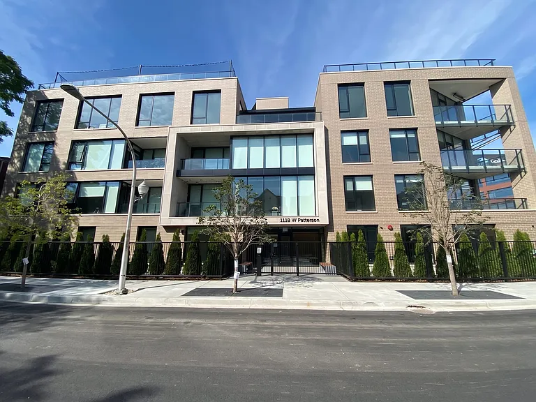 1118 W Patterson Ave — Photo 1