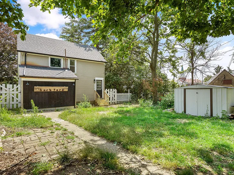 2225 Catalpa Dr — Photo 16