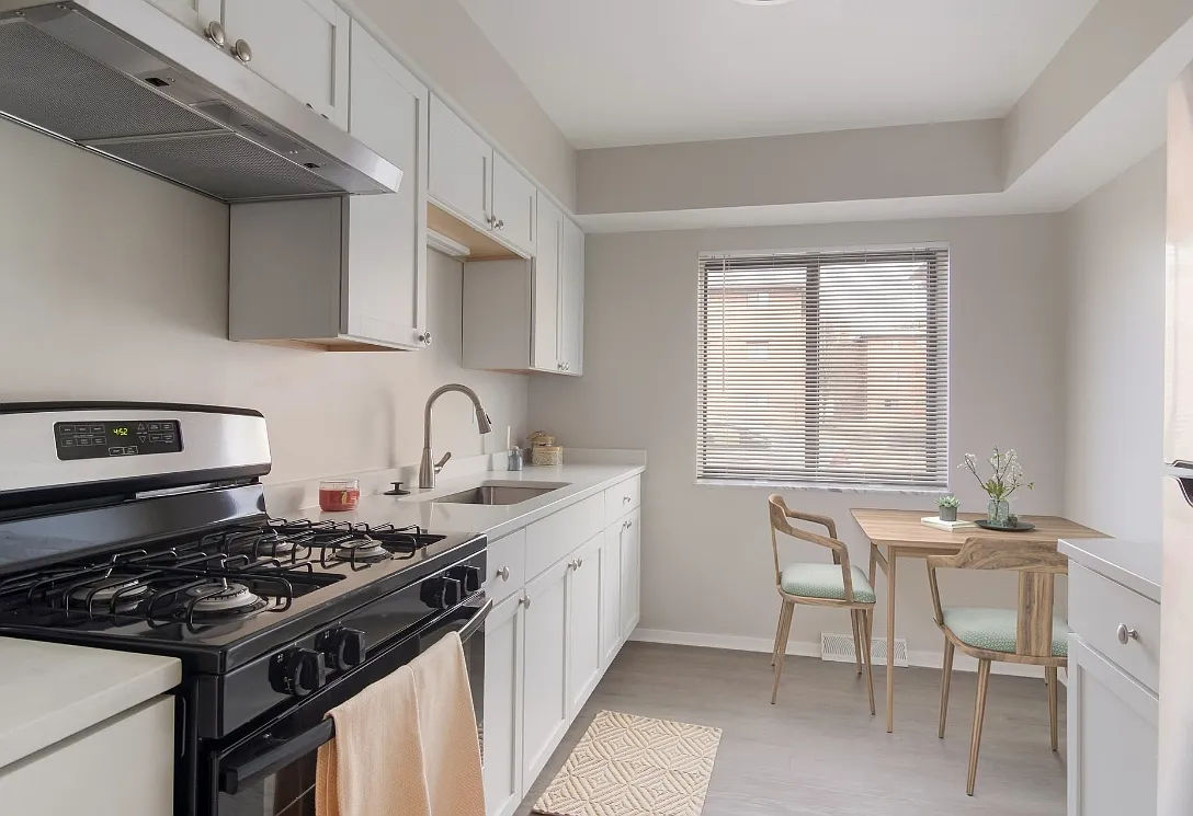 Southgate Manor Apartments — Photo 1