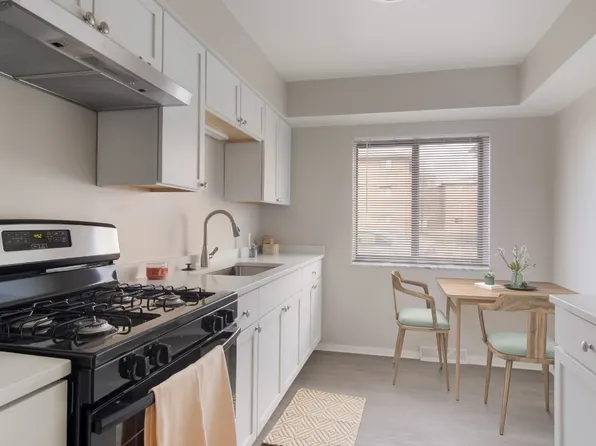 Southgate Manor Apartments, 5327 Northfield Rd #297910fb5, Bedford, OH 44146