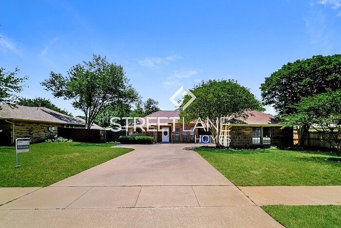 1st image of 2229 Woodview Dr