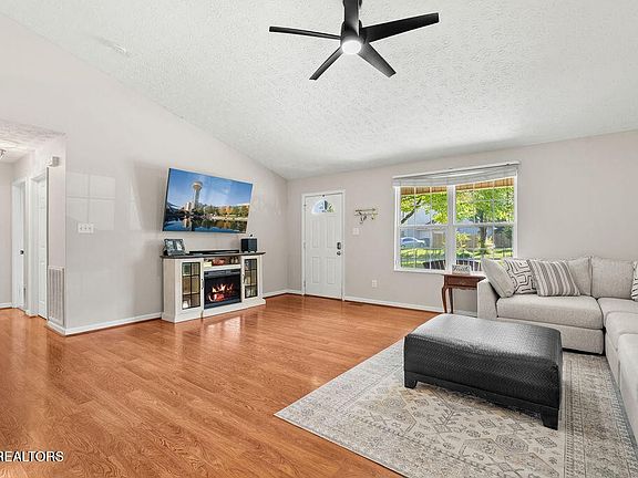 4th image of 5924 Katrina Ln