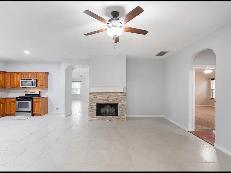 3223 Legends Creek Dr — Photo 11