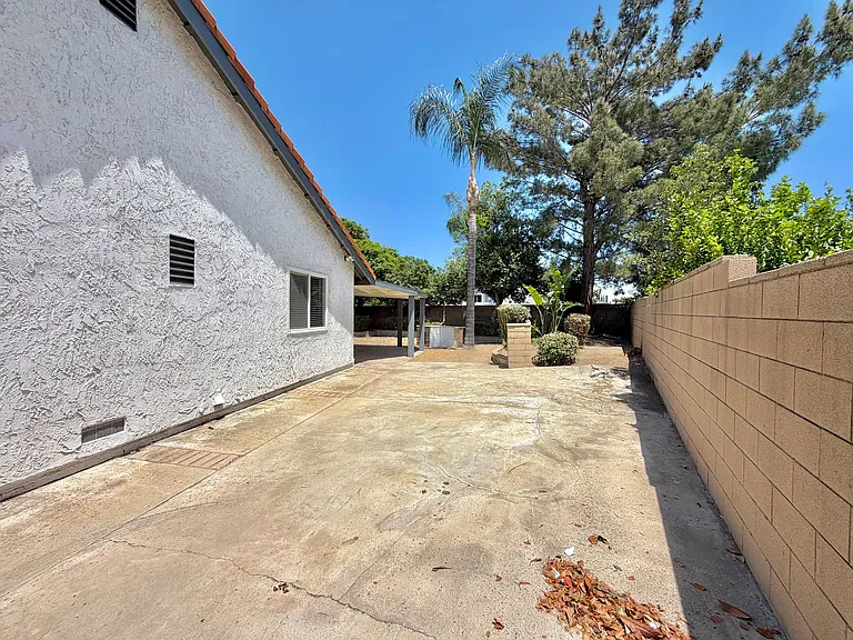 6961 Halstead Ave — Photo 17