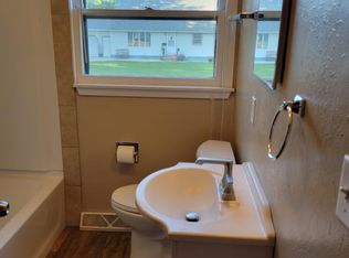 1527 E Mitchell Ave, Waterloo, IA 50702