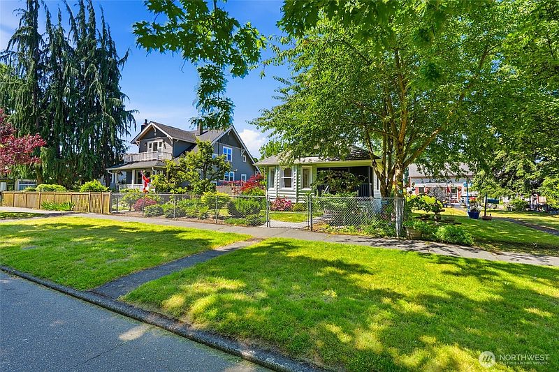 3rd image of 2312 Baker Avenue