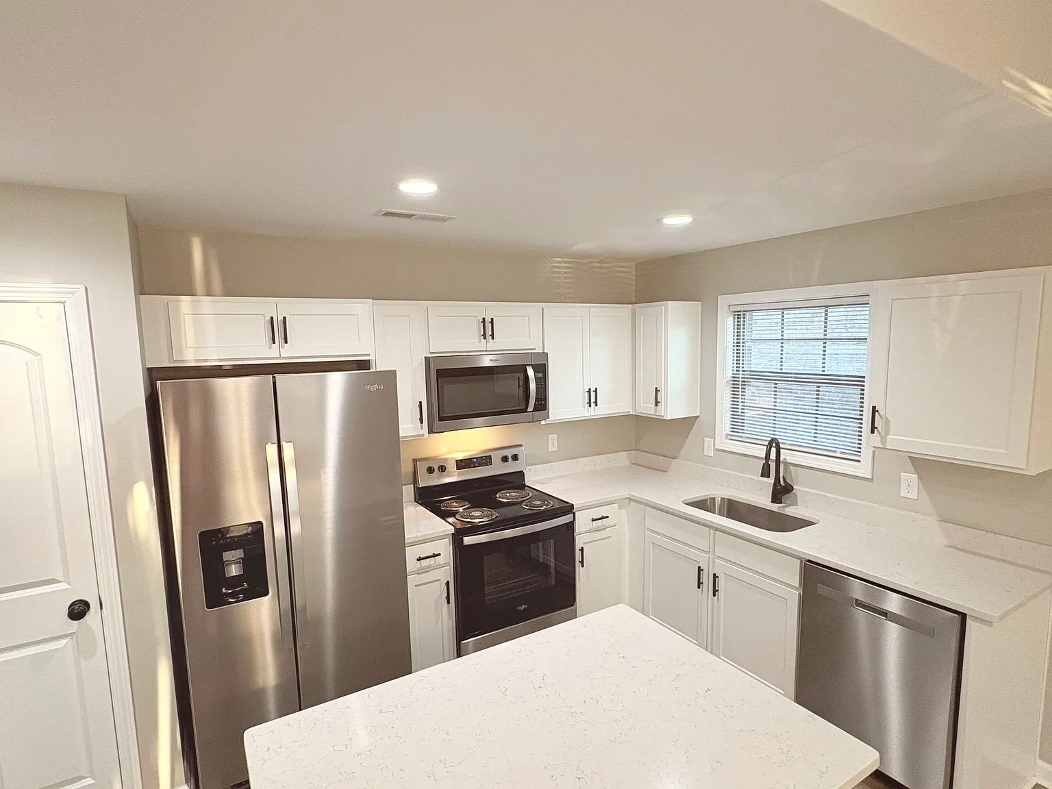 3 bed, 1250 sqft, $1,750 — Photo 1