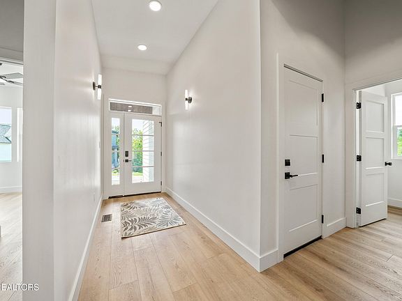 5th image of 2314 Rock Gardens Dr